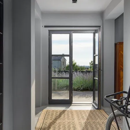 Cozy In With Outdoor Swimming Pool Tinjan