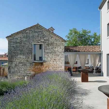 Cozy In With Outdoor Swimming Pool Holiday home
